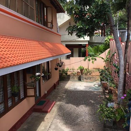 Indira Guesthouse 可瓦兰 外观 照片