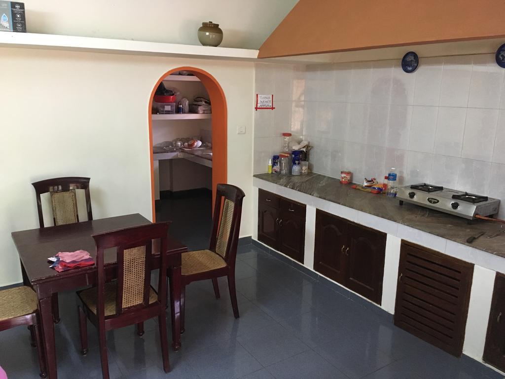 Indira Guesthouse 可瓦兰 外观 照片