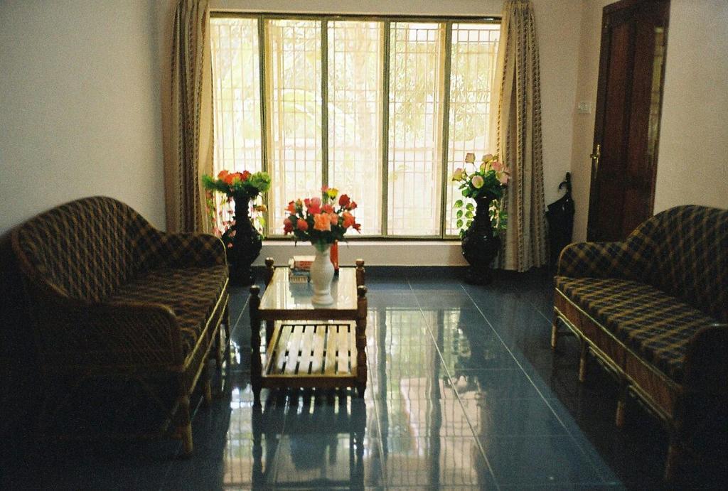 Indira Guesthouse 可瓦兰 外观 照片